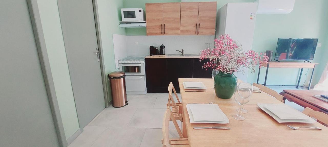 Location A La Semaine Apartment Neoules Exterior photo